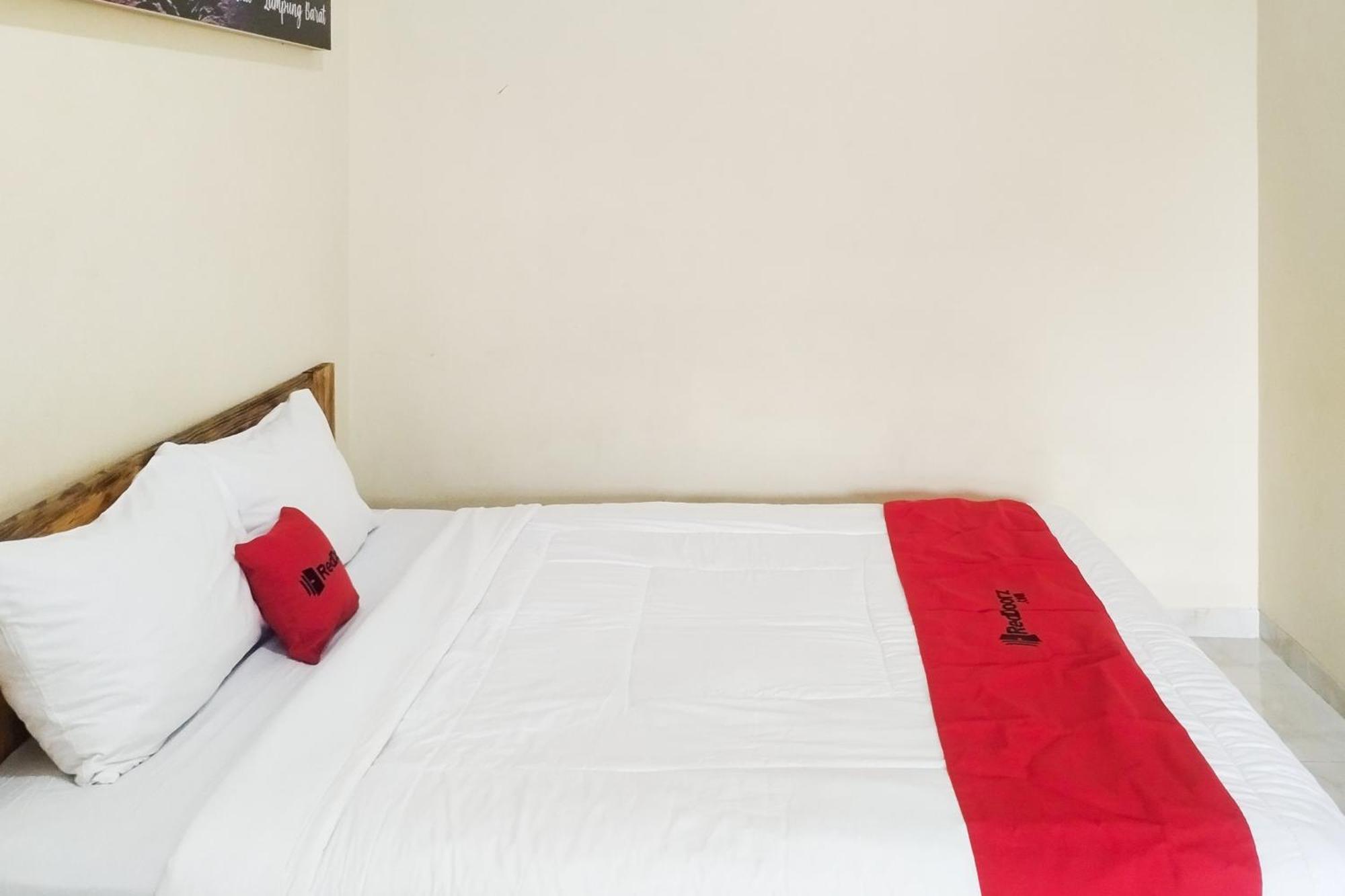 Hotel Reddoorz Syariah At Shakira Alesha Enggal Bandar Lampung Zewnętrze zdjęcie