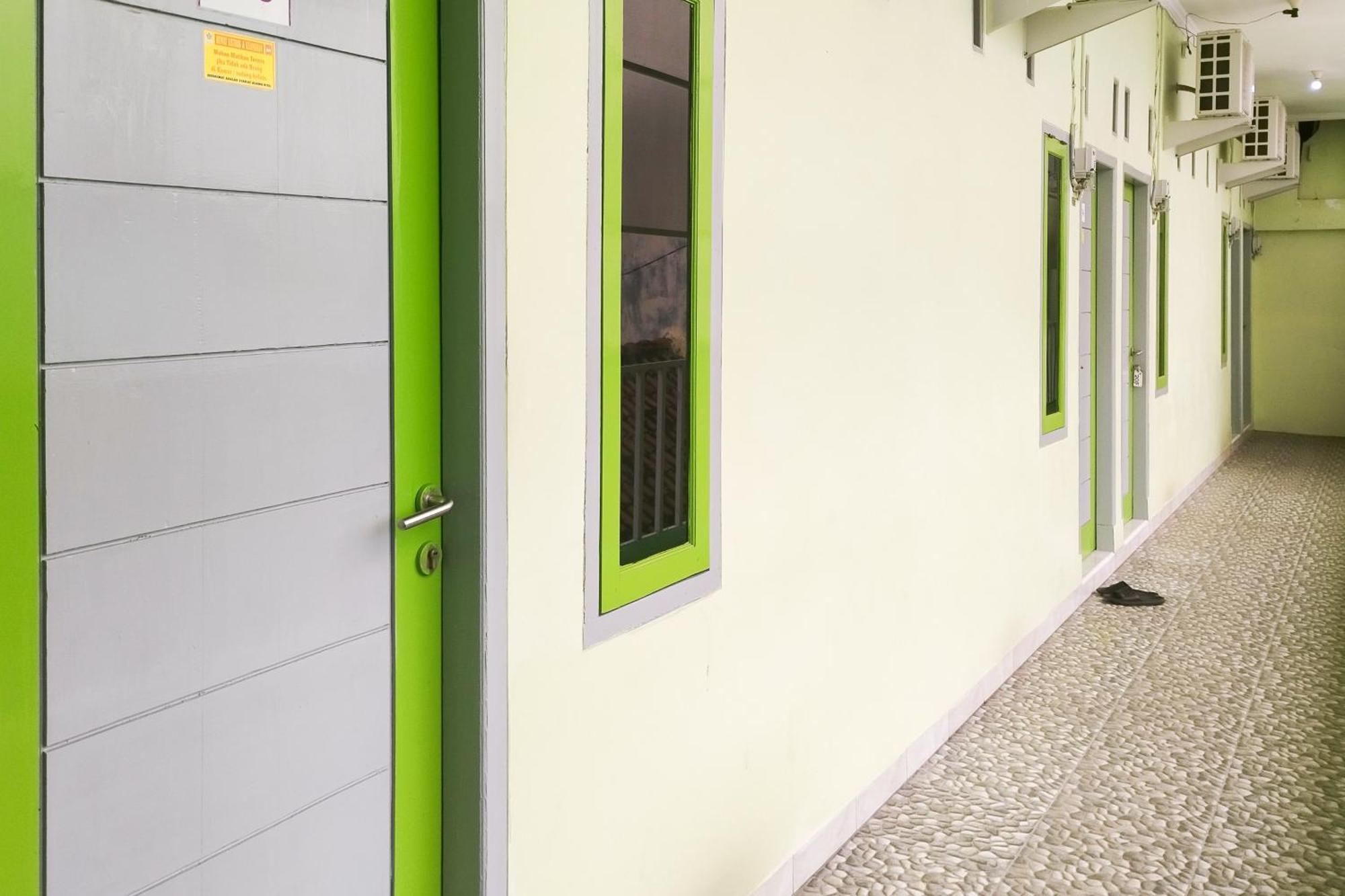 Hotel Reddoorz Syariah At Shakira Alesha Enggal Bandar Lampung Zewnętrze zdjęcie