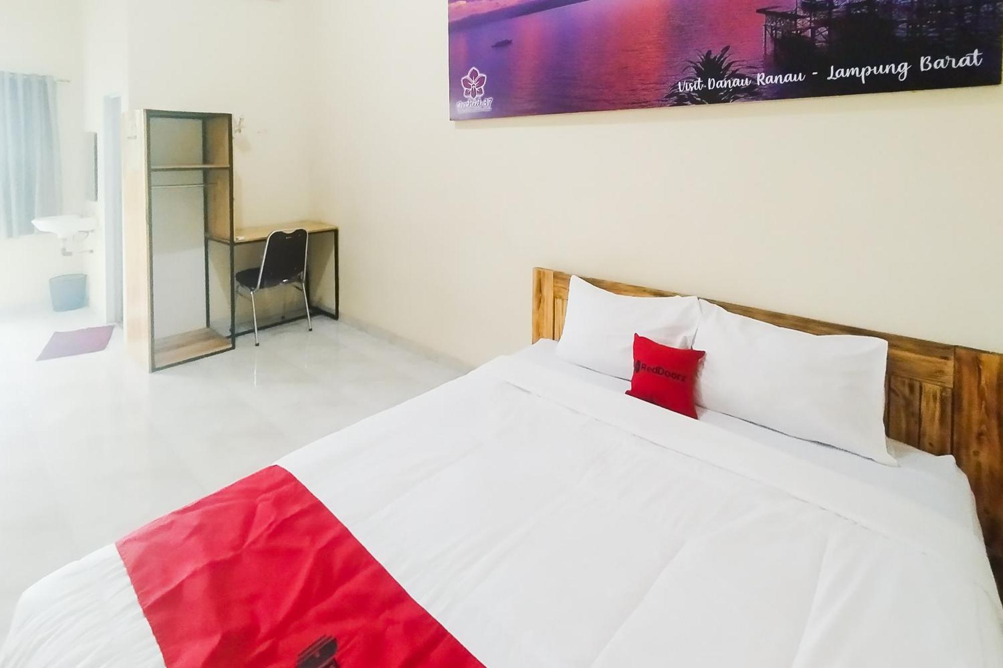 Hotel Reddoorz Syariah At Shakira Alesha Enggal Bandar Lampung Zewnętrze zdjęcie